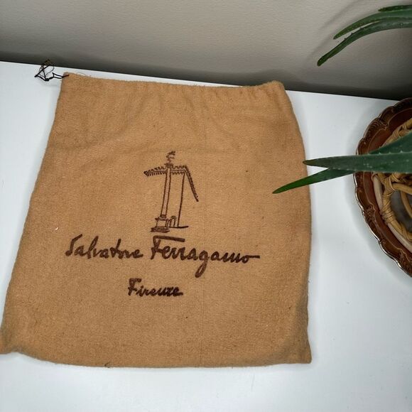 Vintage Salvatore Ferragamo White Navy Leather Shoulder Bag Gold Hardware Italy - Picture 10 of 14